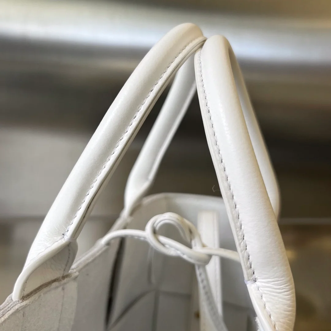 보테가 베네타 아르코 토트백 화이트