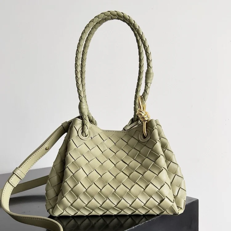 보테가 베네타 안디아모 파라슈트 미니(차정원 백)