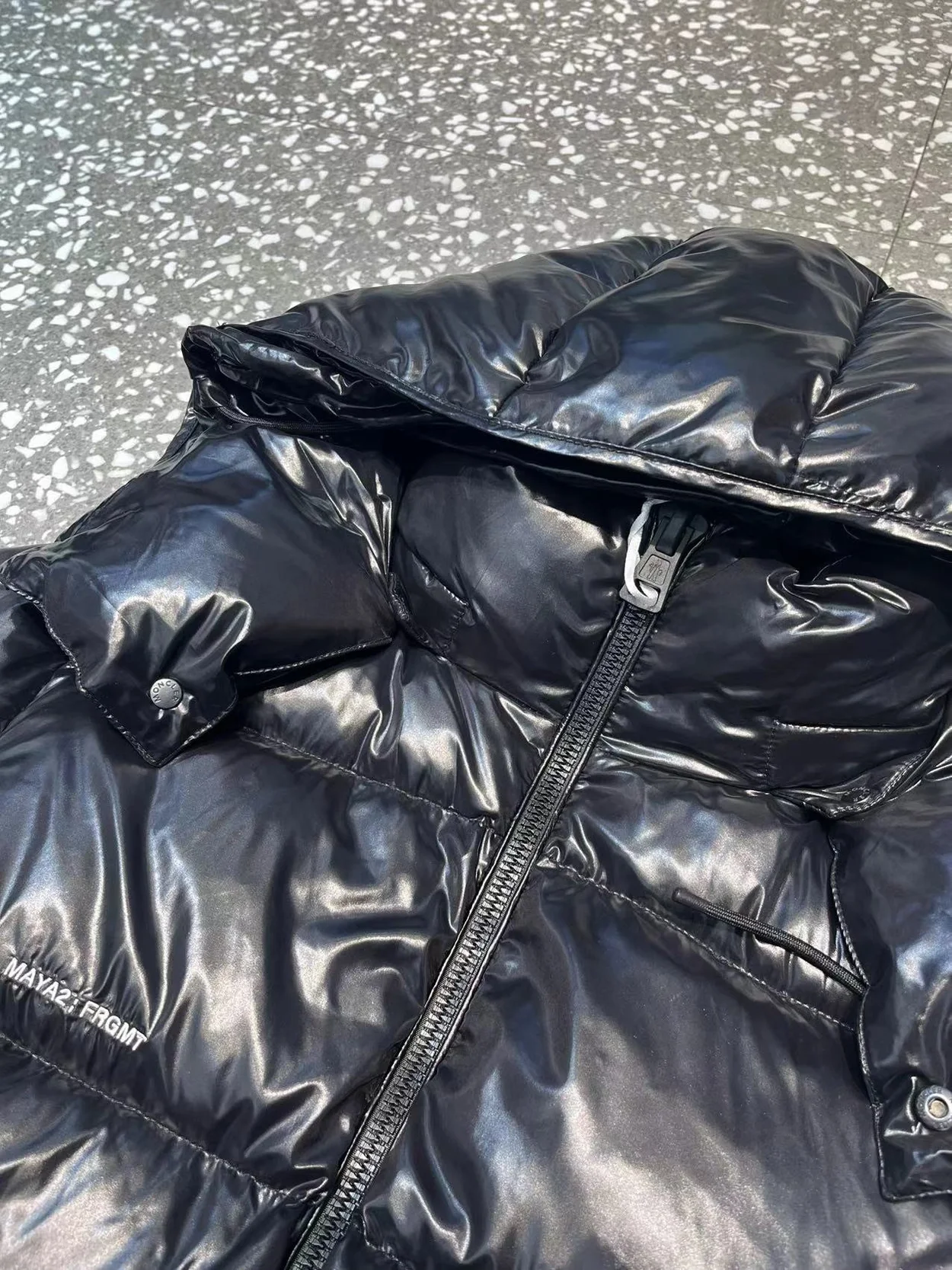 몽클레어 프레그먼트 쇼트 다운 재킷 블랙