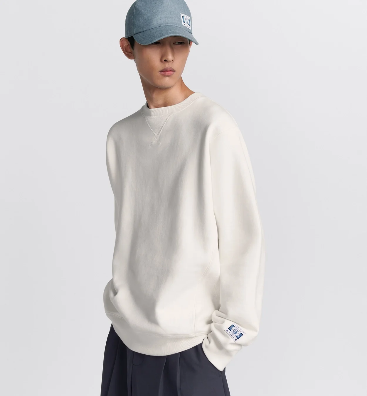 디올 참 캐주얼 핏 스웨트셔츠 화이트