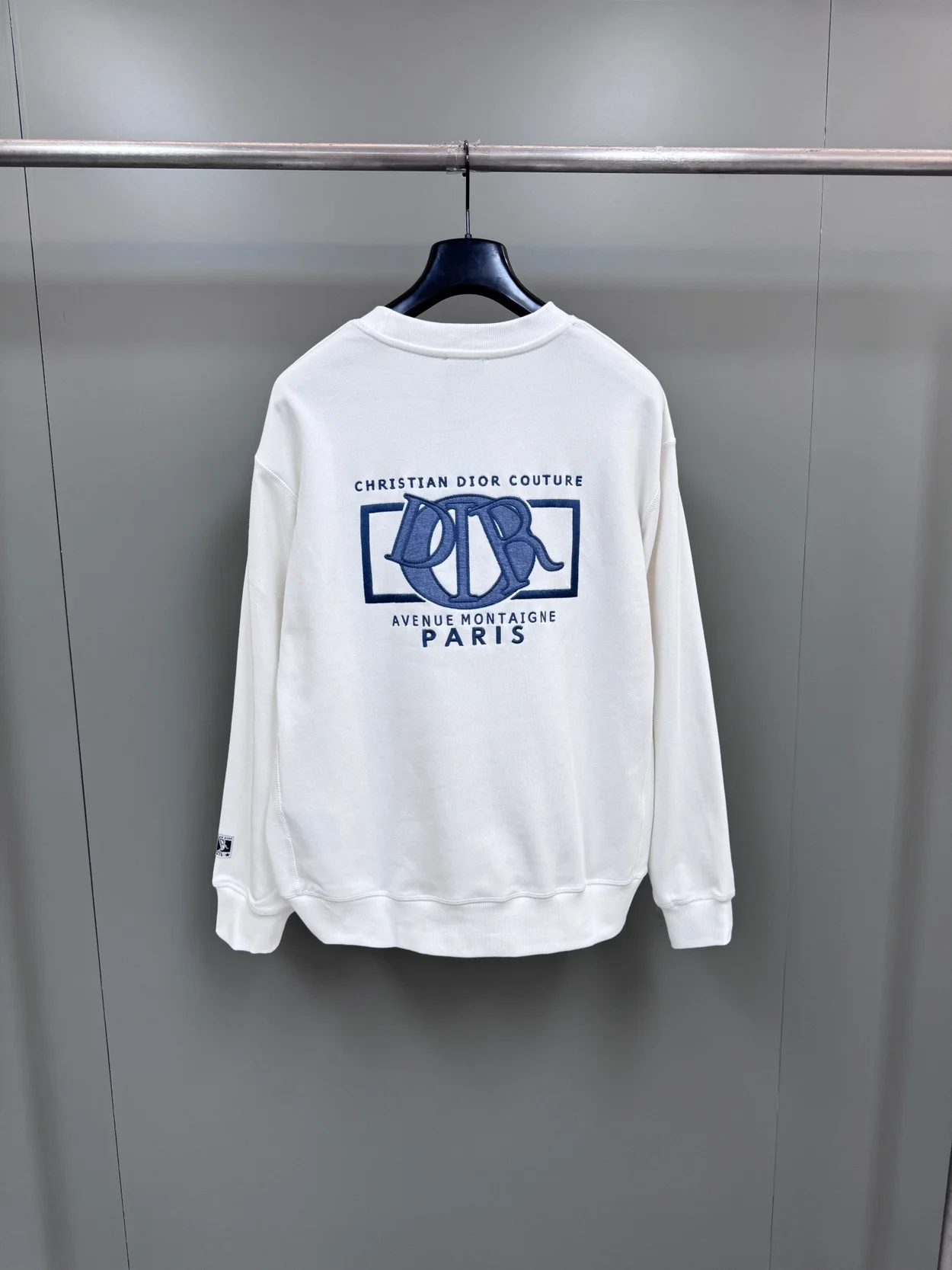 디올 참 캐주얼 핏 스웨트셔츠 화이트