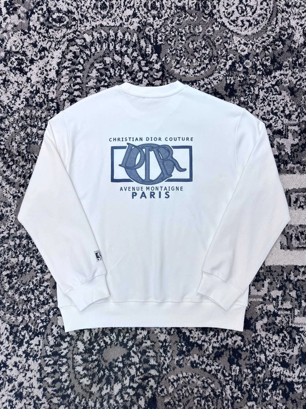 디올 참 캐주얼 핏 스웨트셔츠 화이트