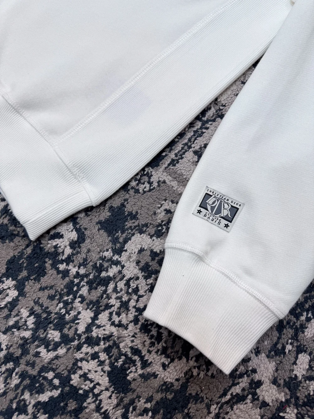 디올 참 캐주얼 핏 스웨트셔츠 화이트