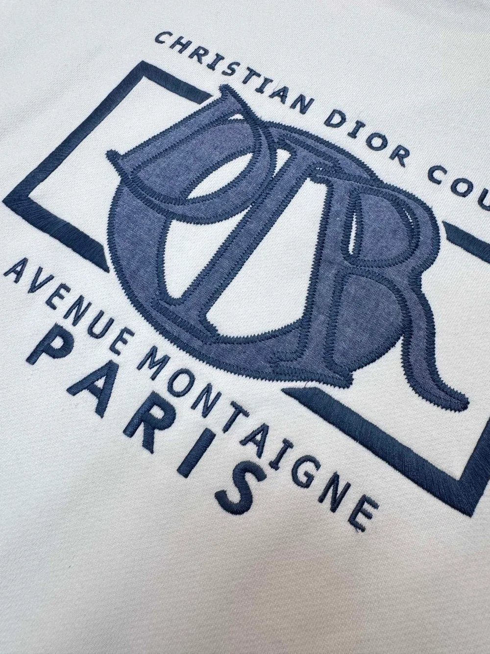 디올 참 캐주얼 핏 스웨트셔츠 화이트