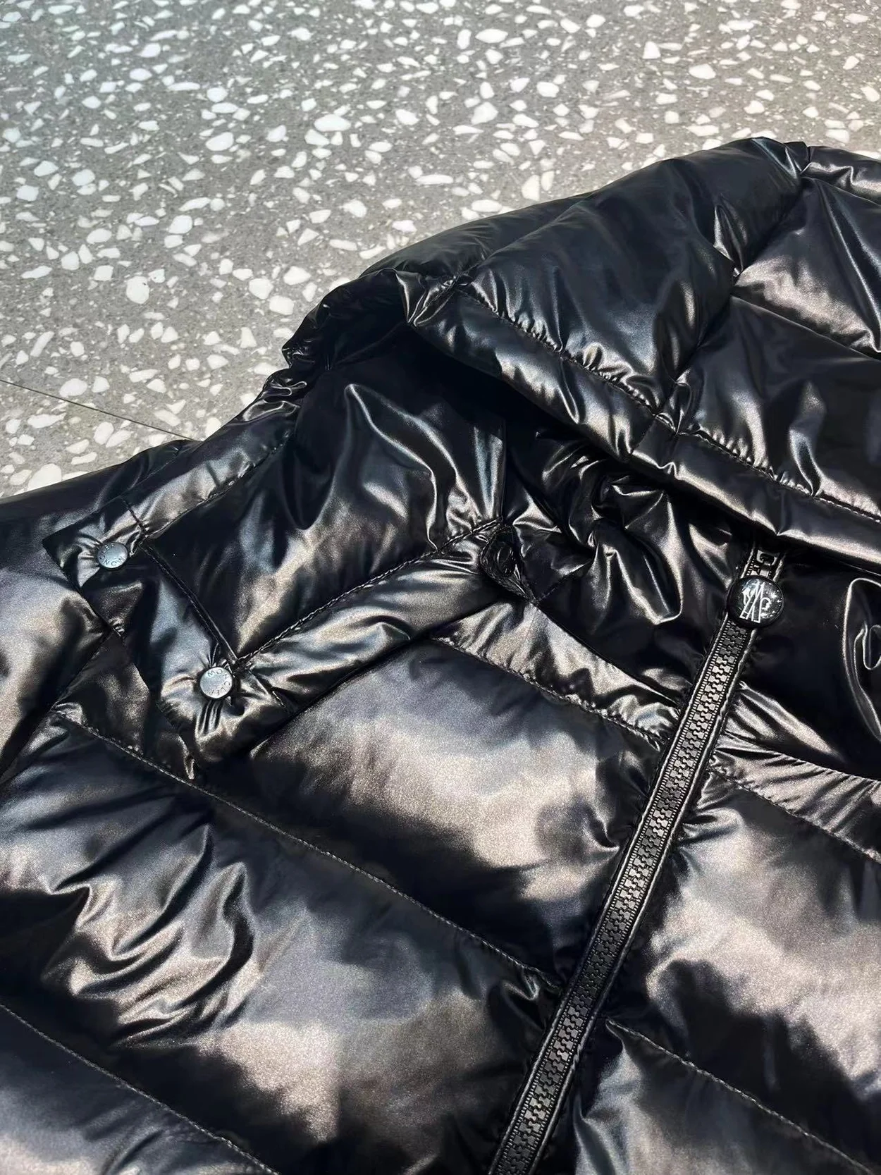 몽클레어 살룩스 쇼트 다운 재킷