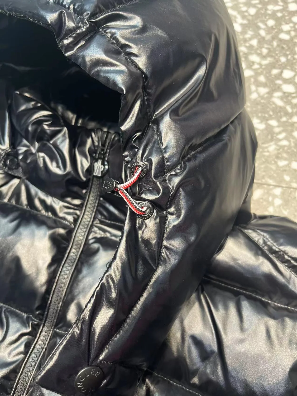 몽클레어 살룩스 쇼트 다운 재킷