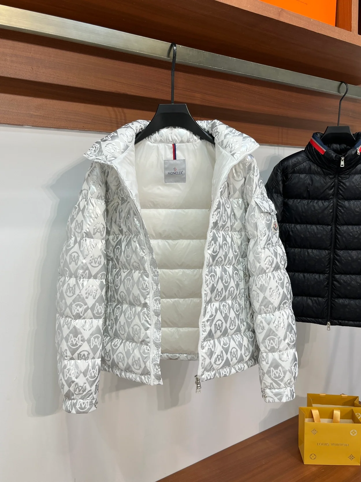 몽클레어 보르네 다운 자켓