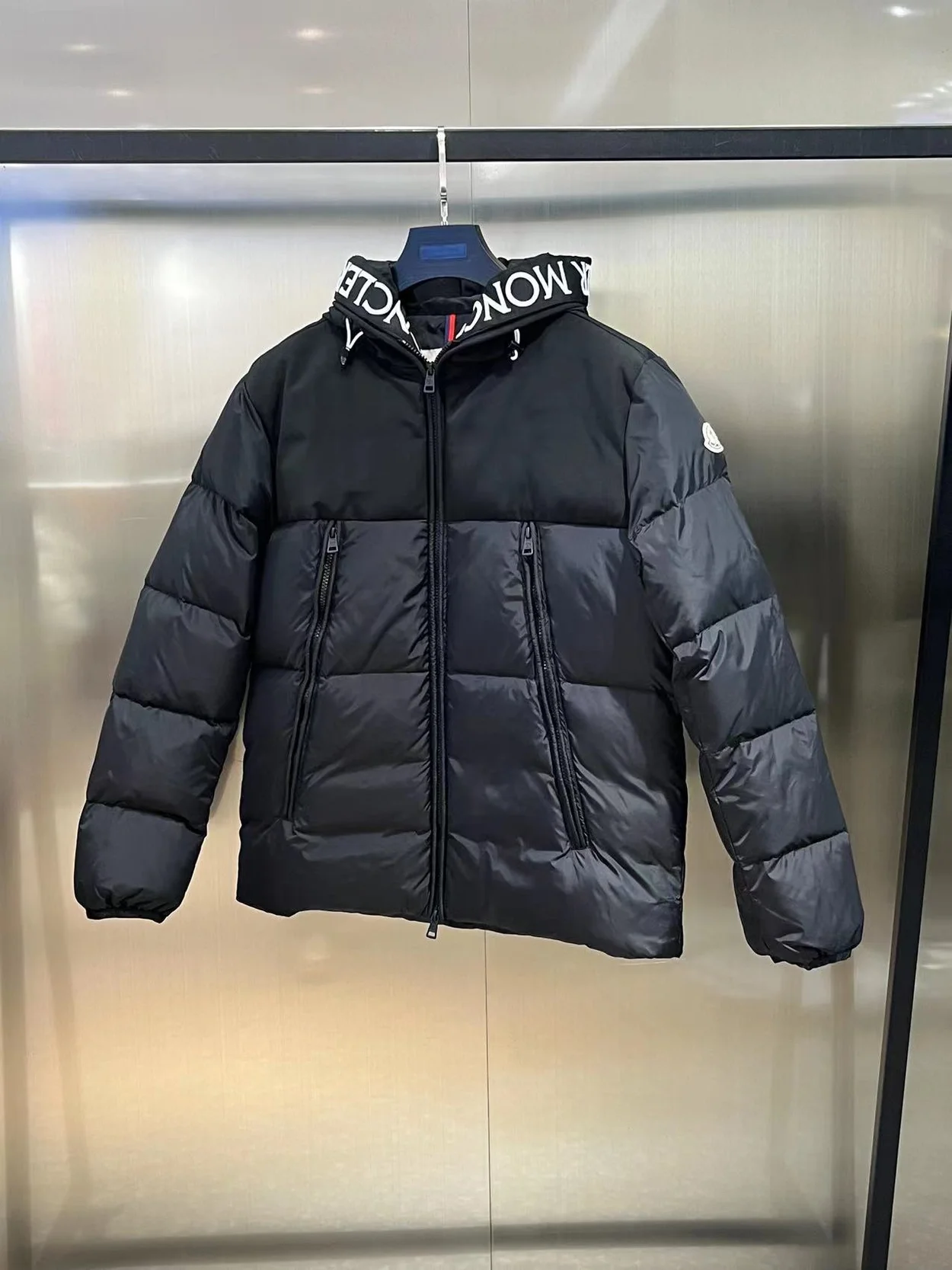 몽클레어 몬트클라 쉘 후디드 다운 자켓