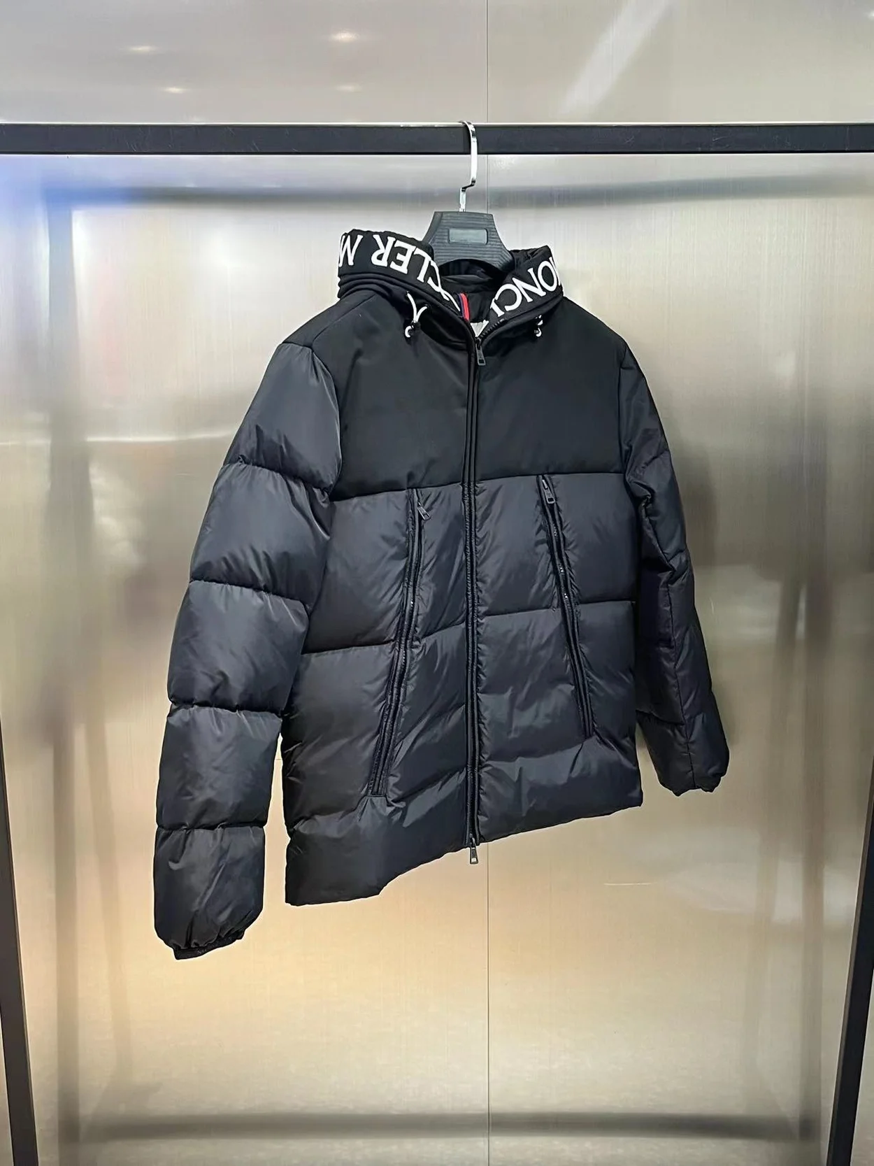 몽클레어 몬트클라 쉘 후디드 다운 자켓