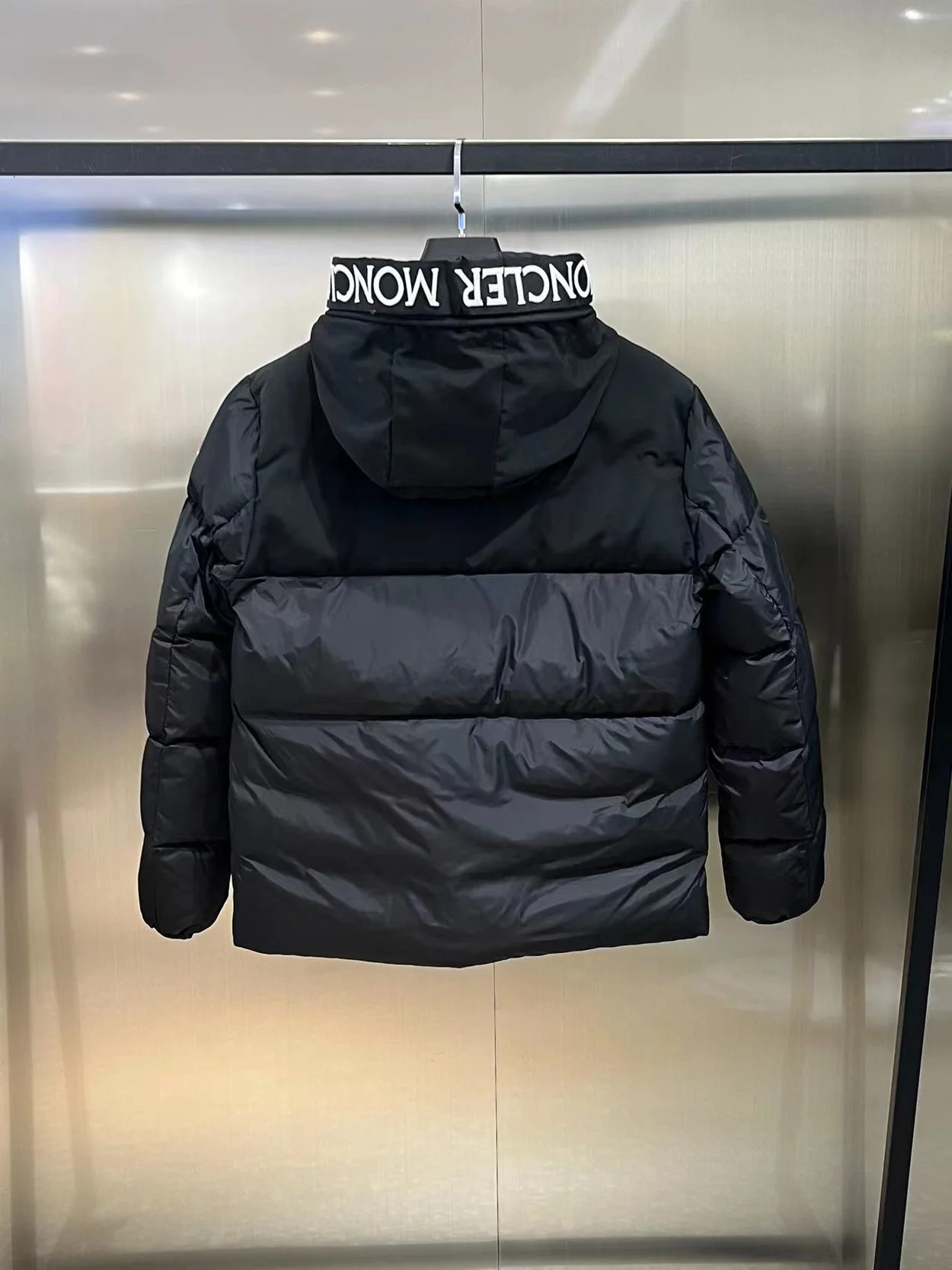 몽클레어 몬트클라 쉘 후디드 다운 자켓