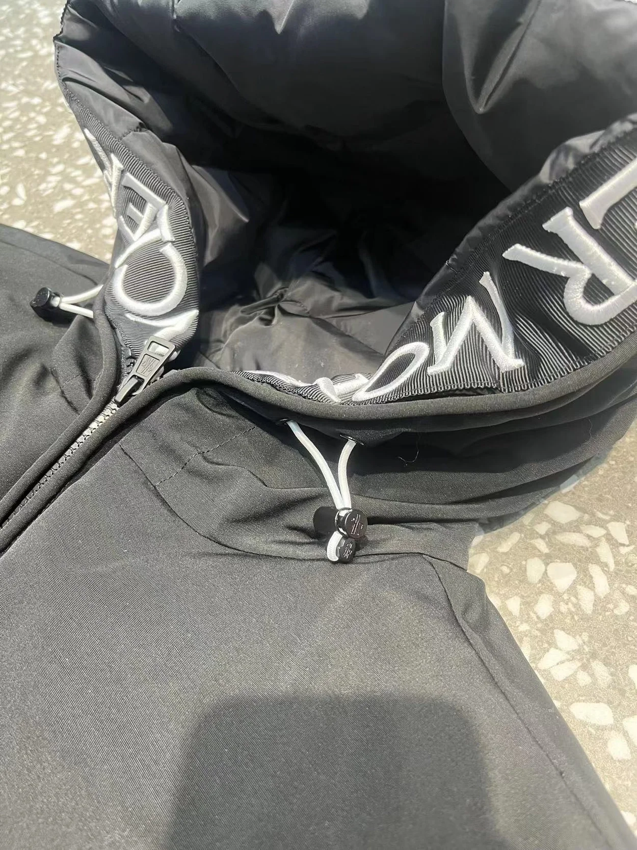 몽클레어 몬트클라 쉘 후디드 다운 자켓