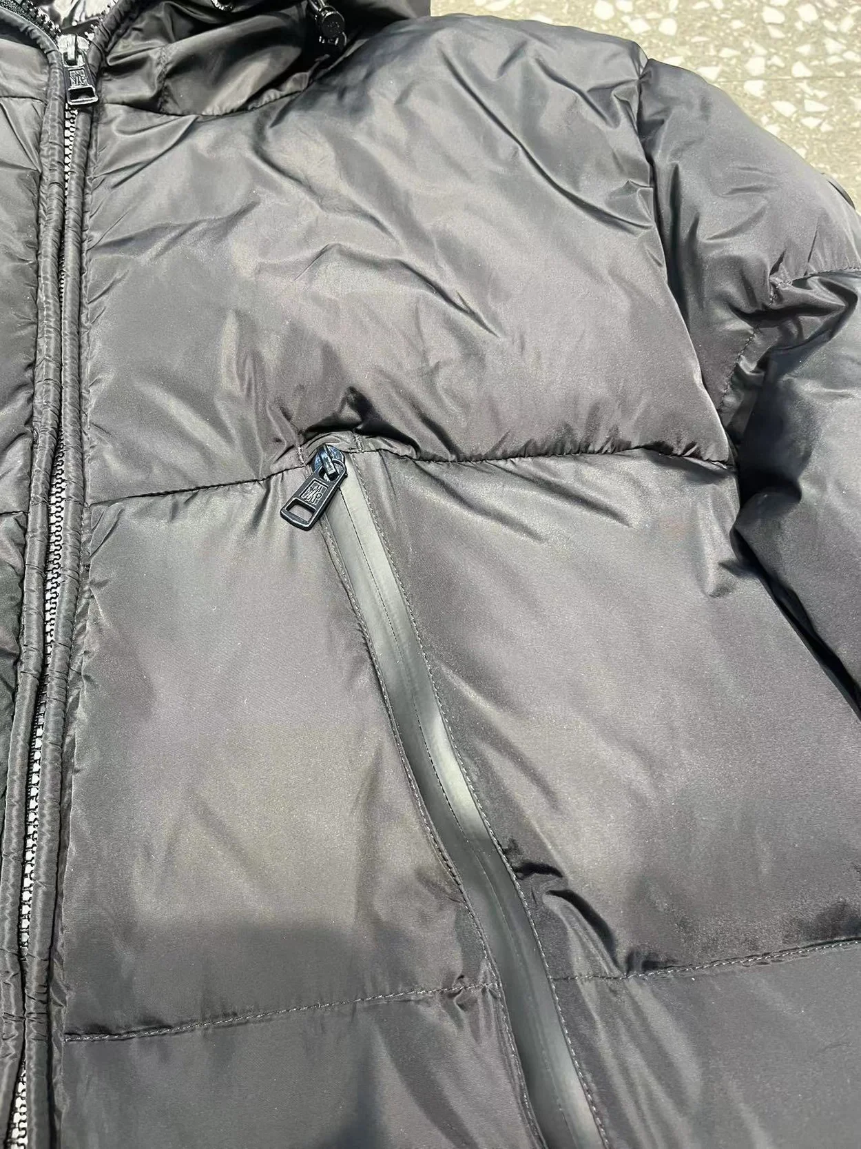 몽클레어 몬트클라 쇼트 다운 자켓 블랙