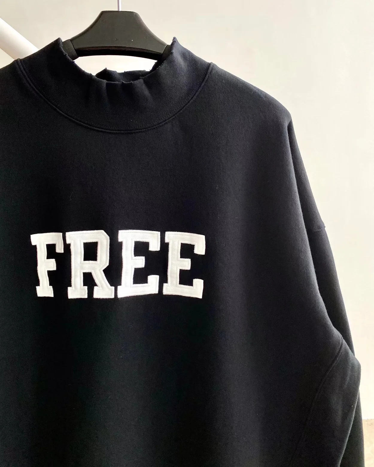 발렌시아가 프리 크루넥 스웨트셔츠