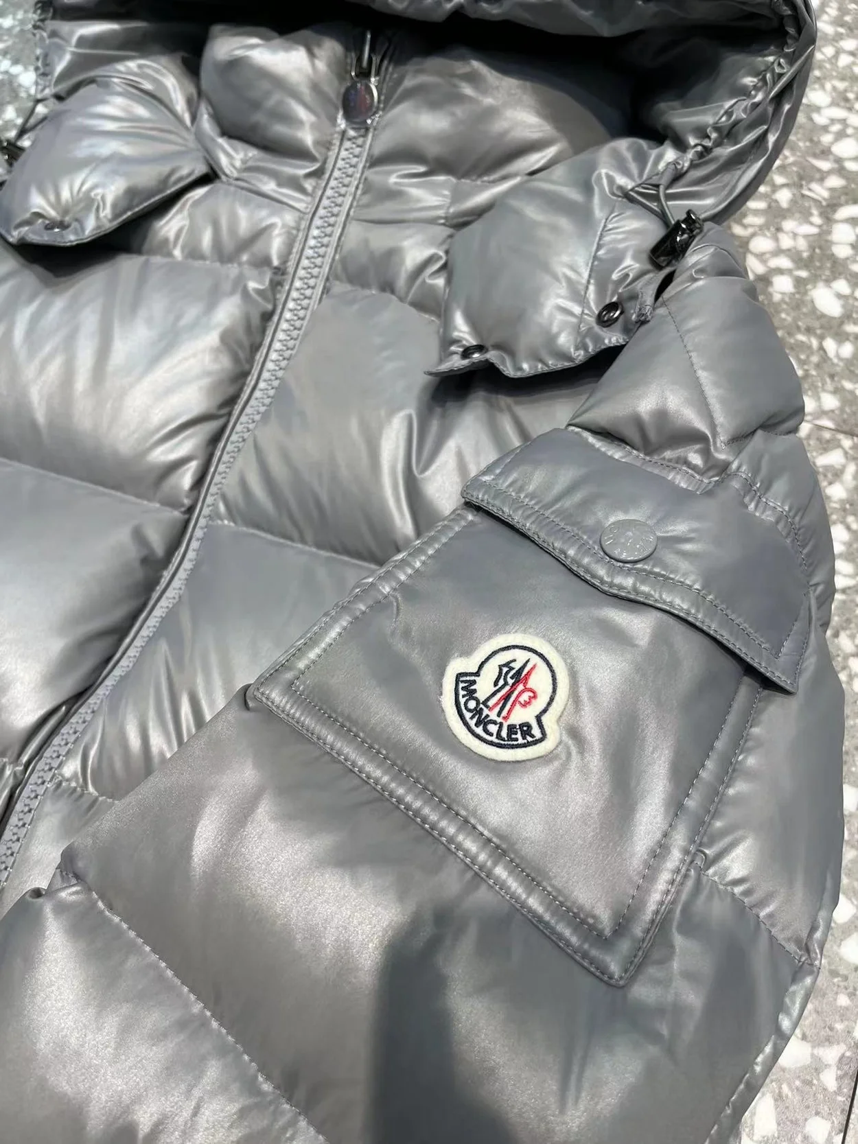 몽클레어 마사야 쇼트 다운 재킷 그레이