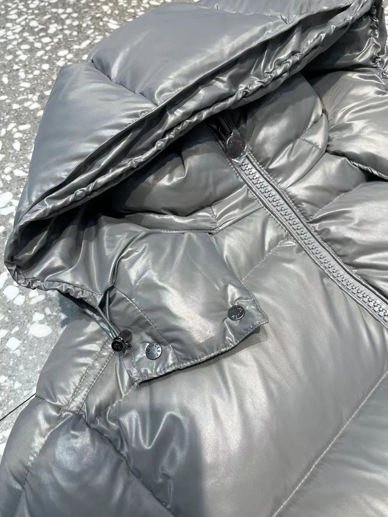 몽클레어 마사야 쇼트 다운 재킷 그레이