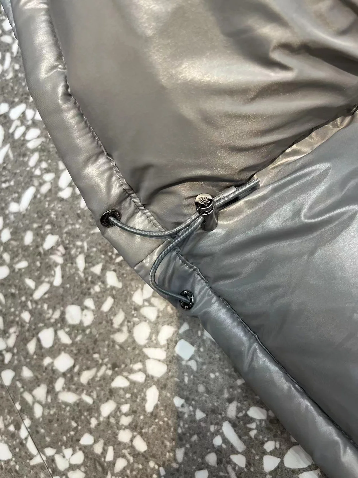 몽클레어 마사야 쇼트 다운 재킷 그레이