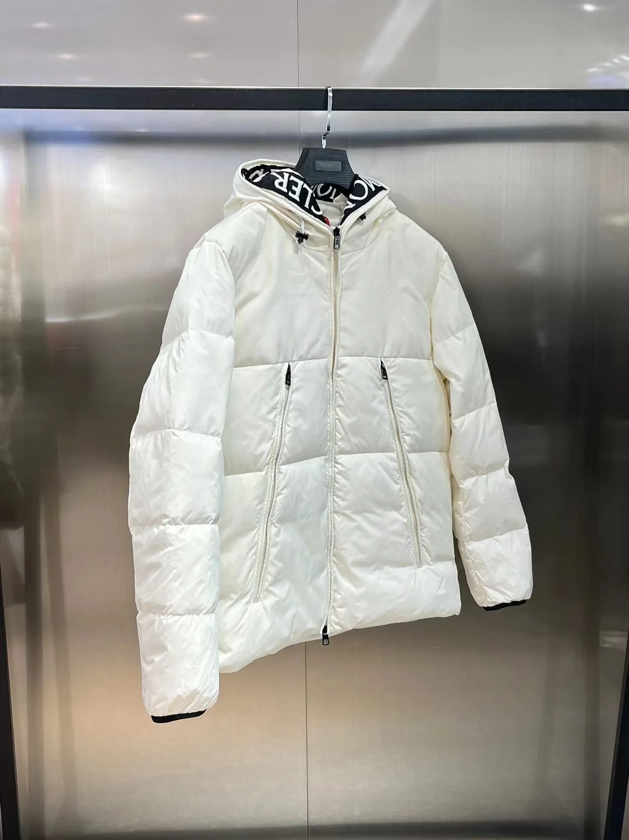 몽클레어 로고 패치 패딩 자켓