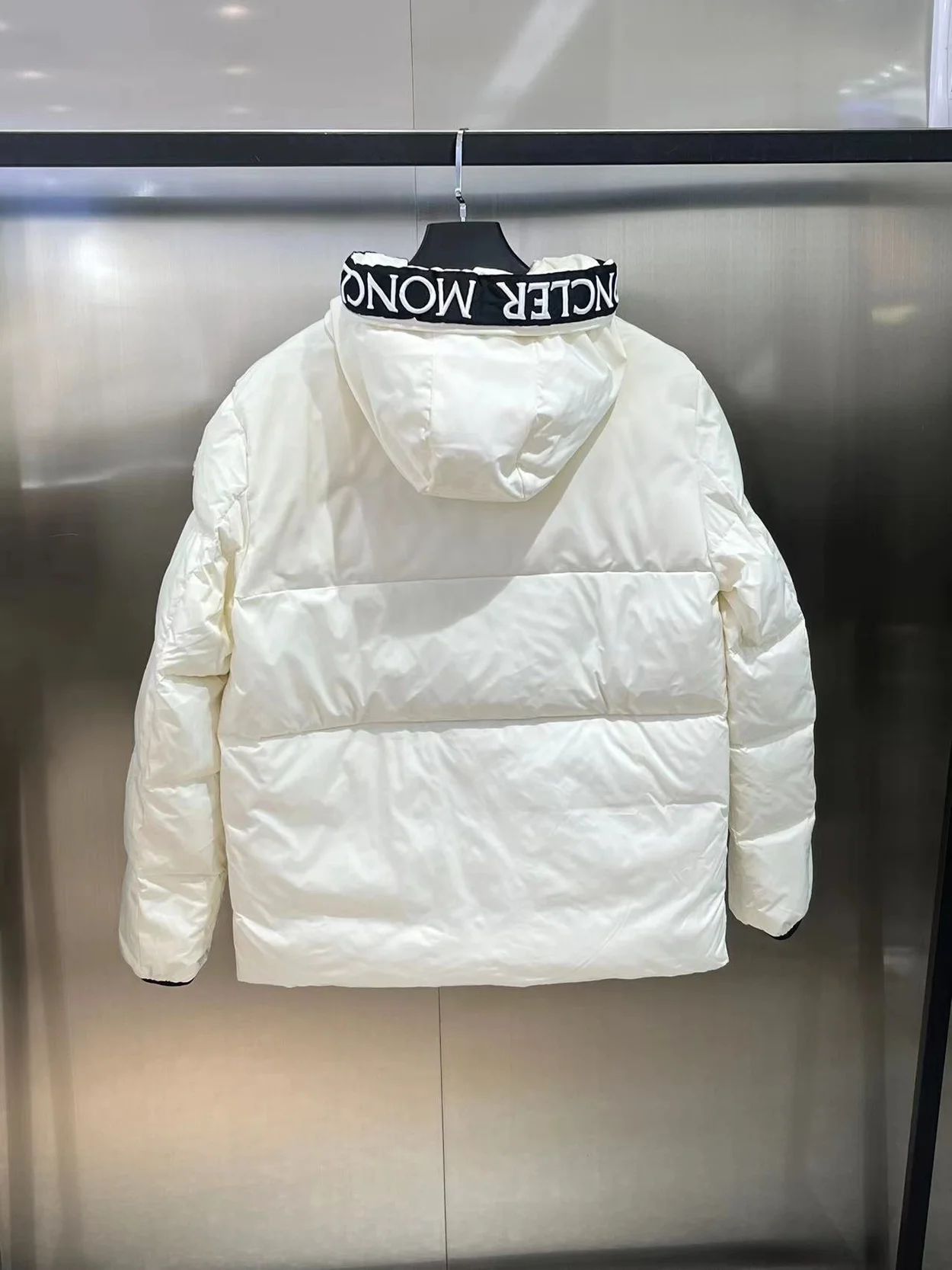 몽클레어 로고 패치 패딩 자켓