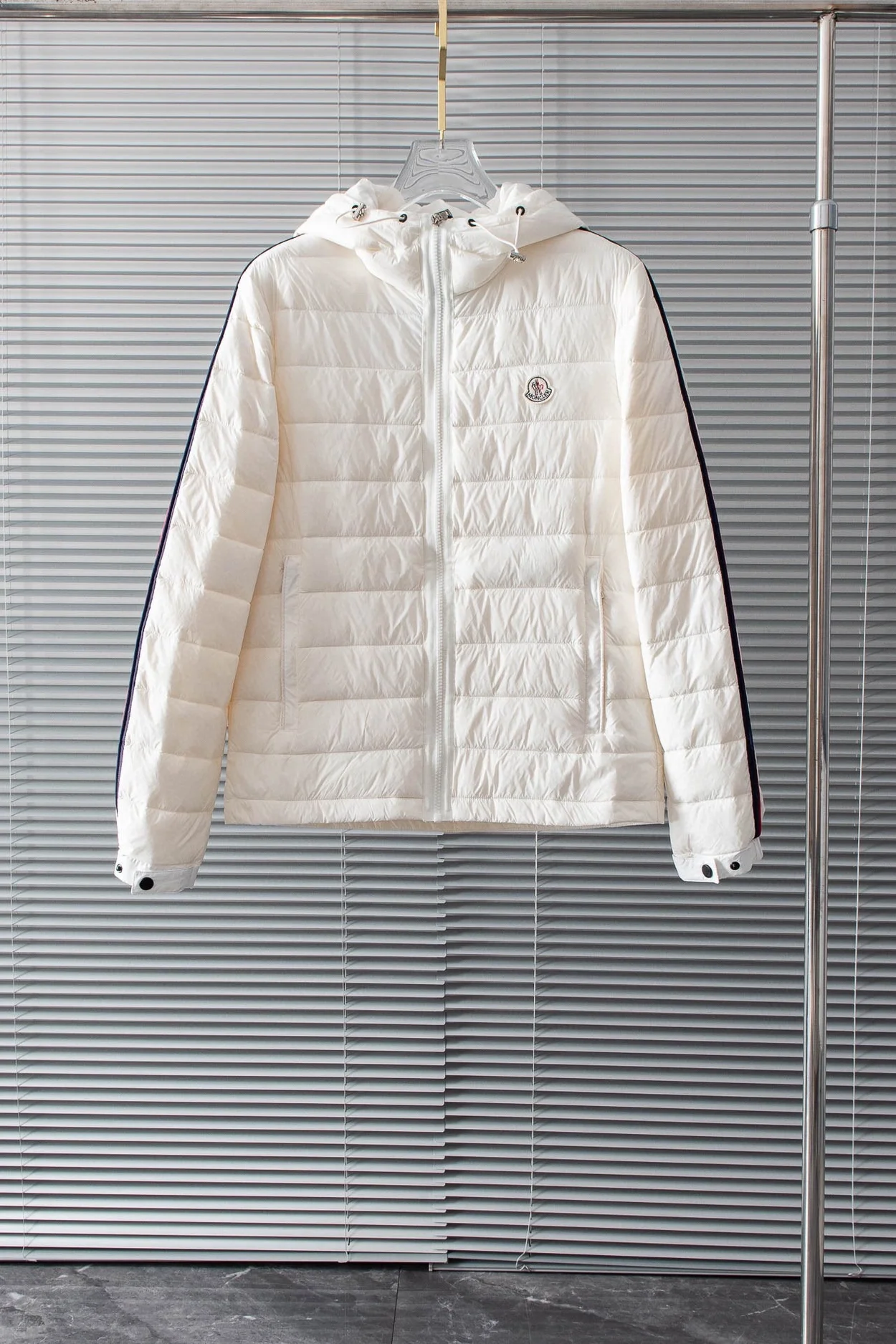 몽클레어 로고 라이닝 다운 패딩