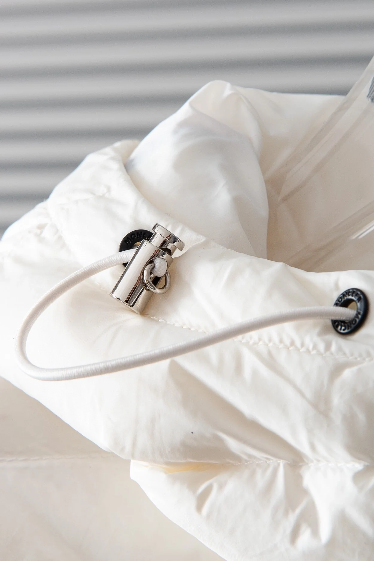 몽클레어 로고 라이닝 다운 패딩