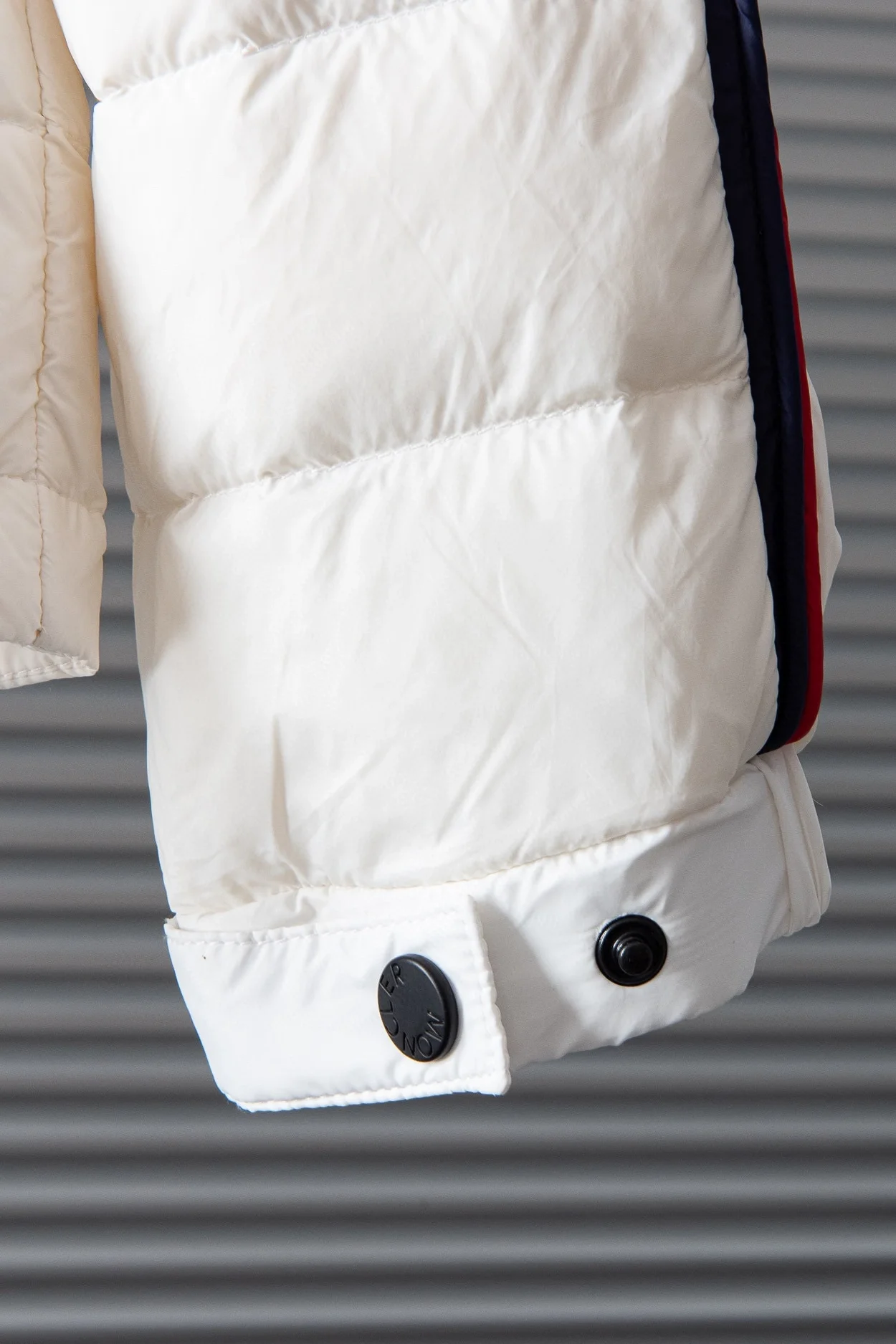몽클레어 로고 라이닝 다운 패딩
