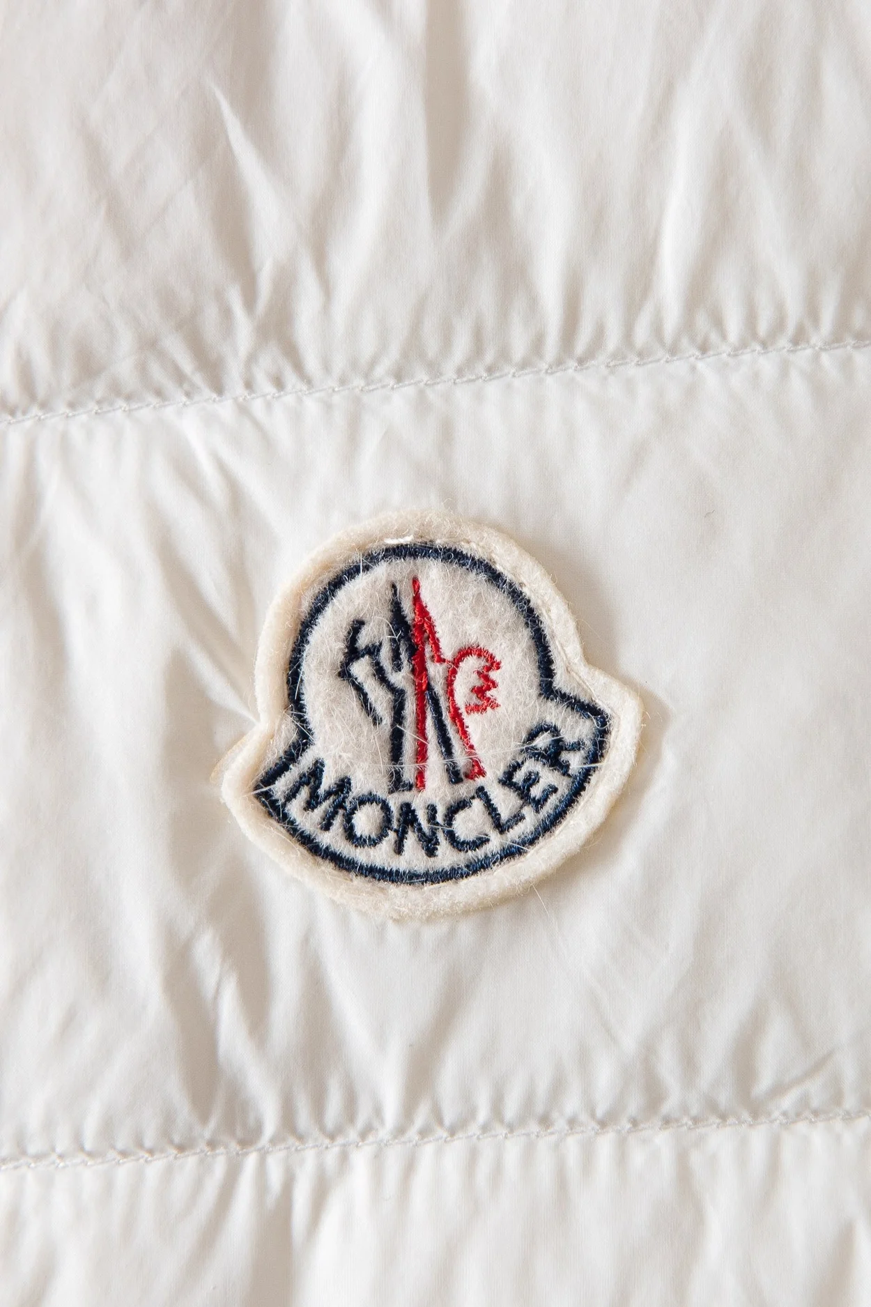 몽클레어 로고 라이닝 다운 패딩