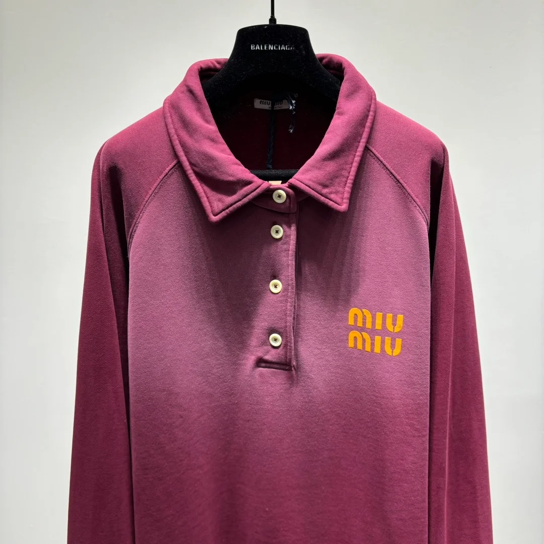 미우미우 롱 슬리브 폴로 로고