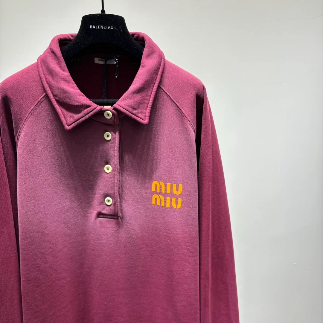 미우미우 롱 슬리브 폴로 로고