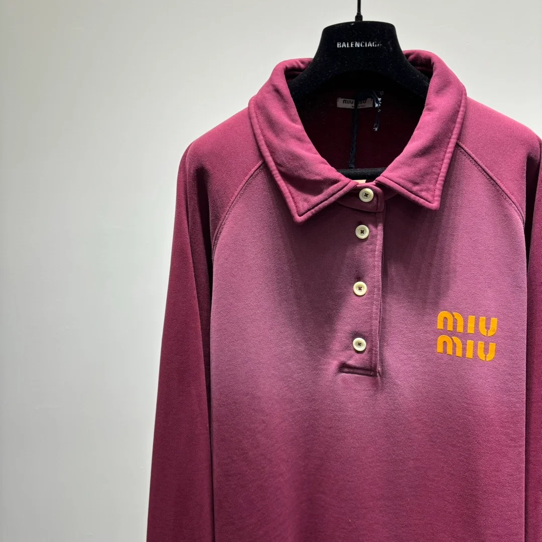 미우미우 롱 슬리브 폴로 로고