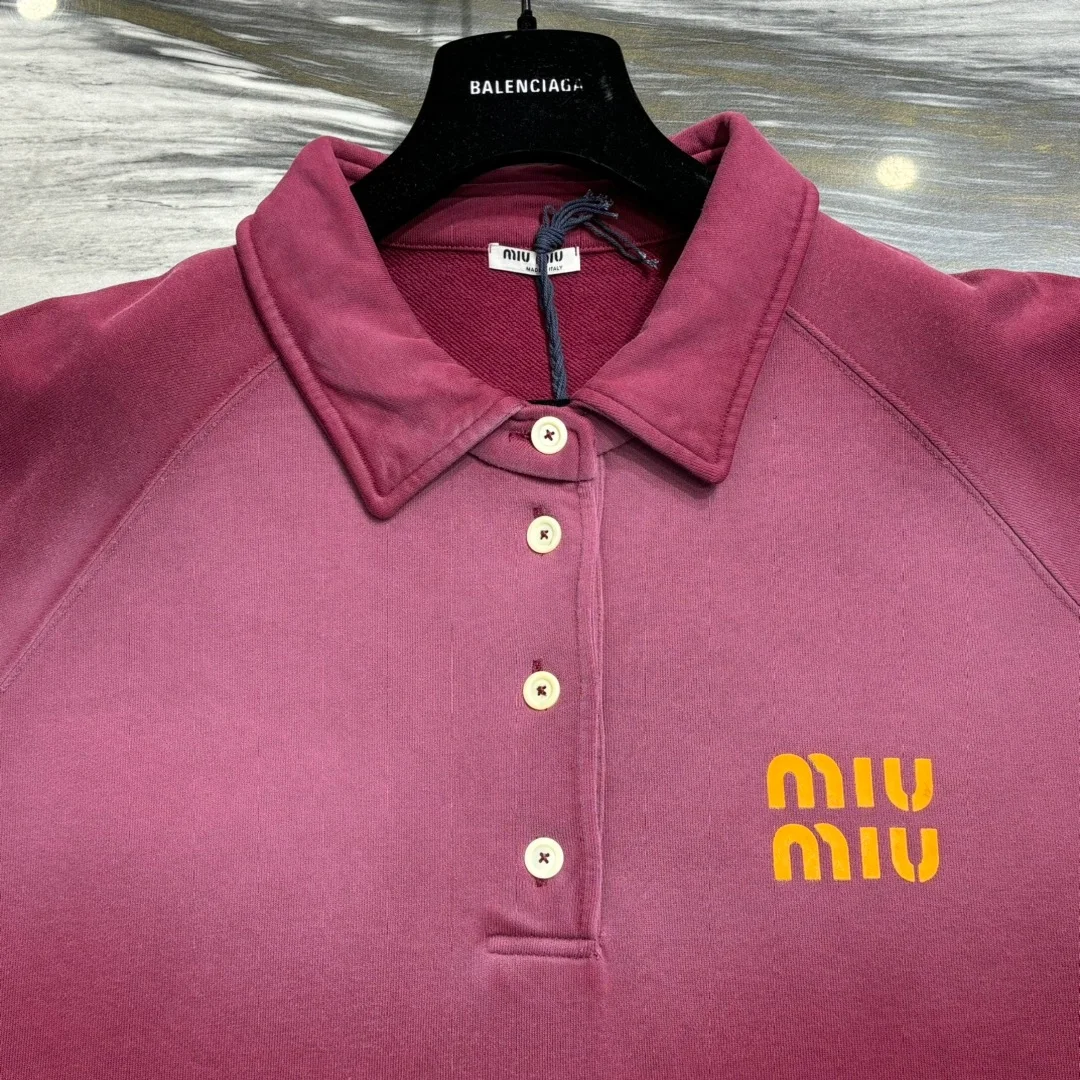 미우미우 롱 슬리브 폴로 로고