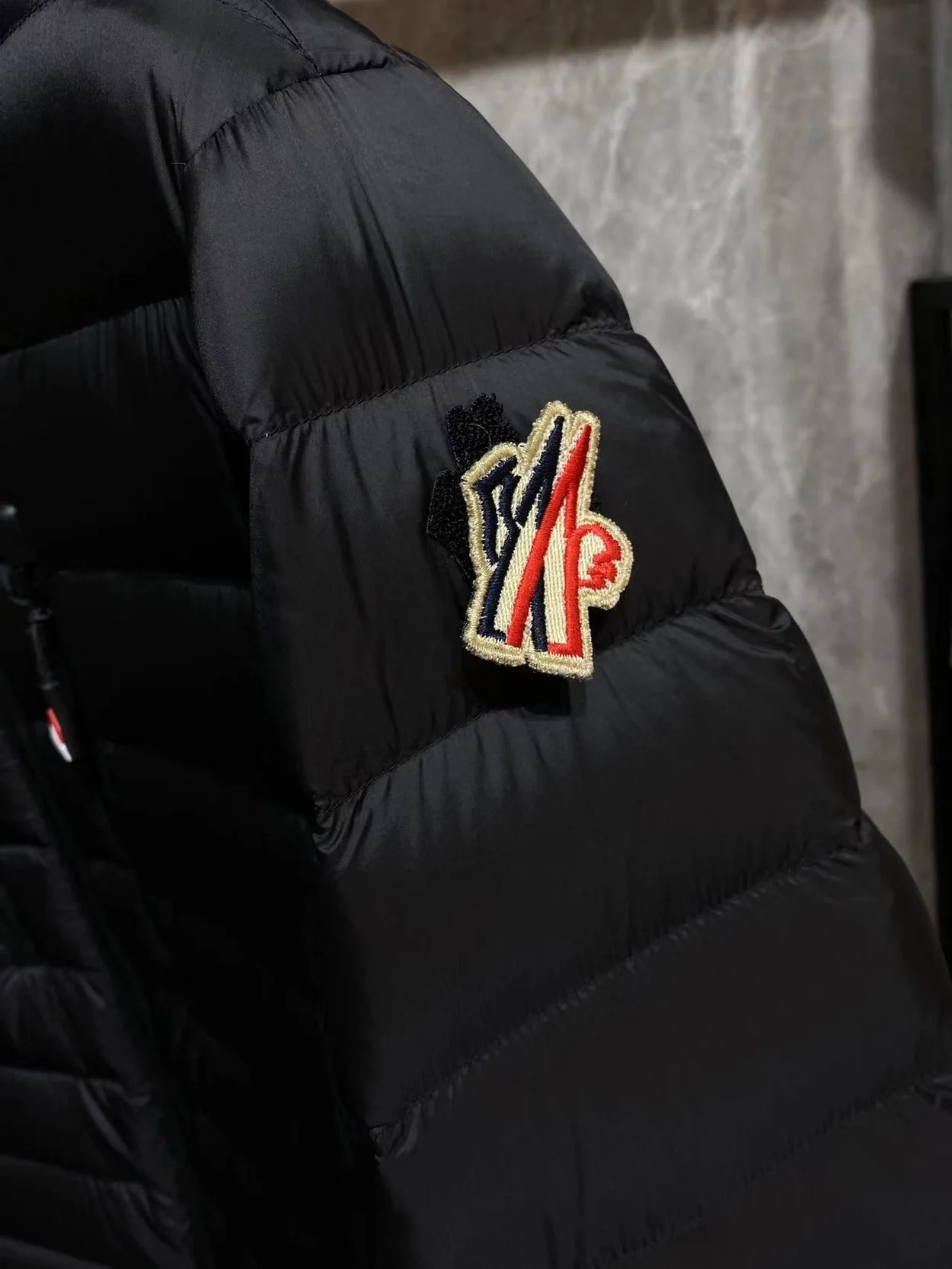 몽클레어 그래노블 하이 넥 패딩 자켓