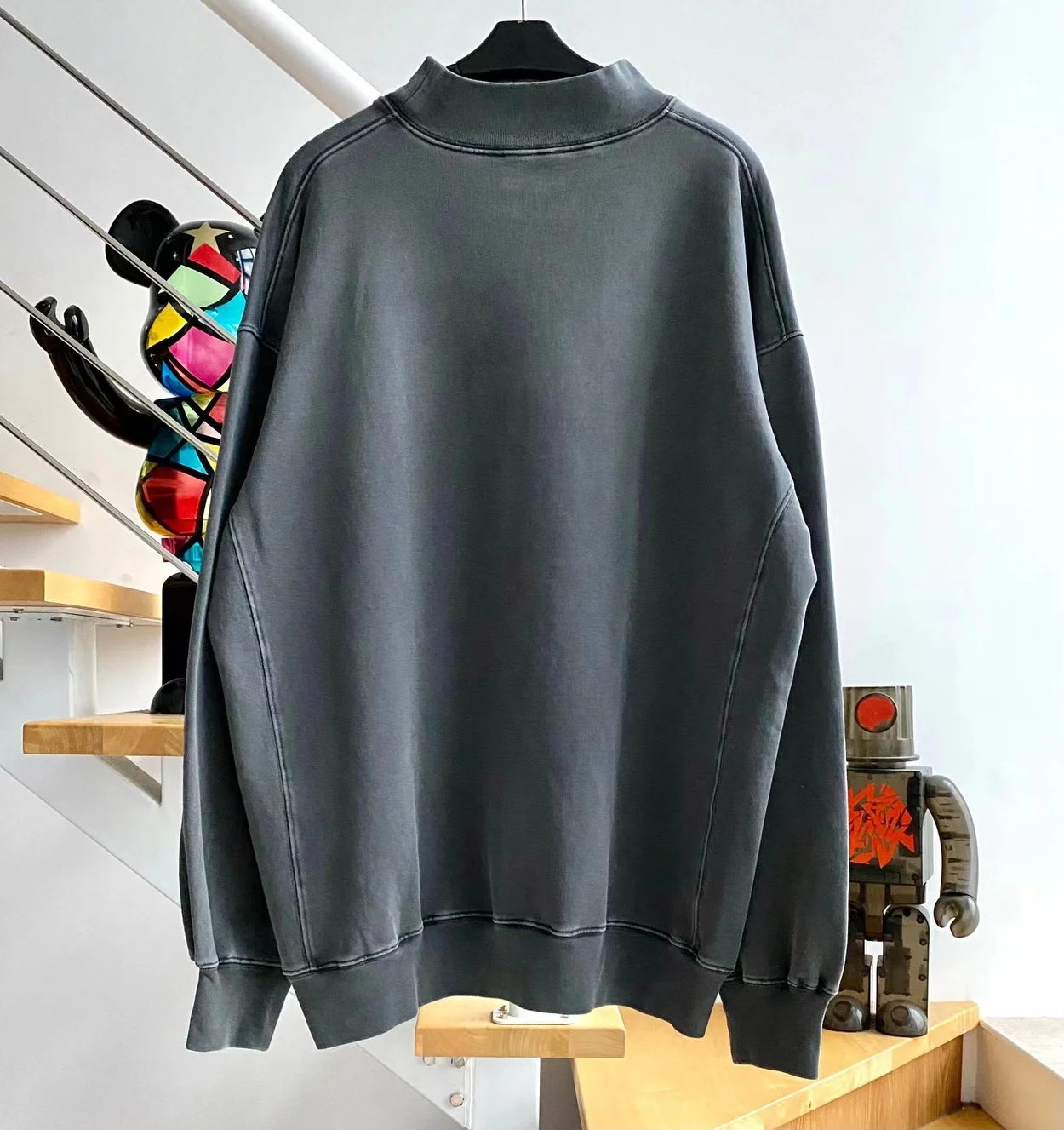 발렌시아가 THIS IS로고 스웨트셔츠