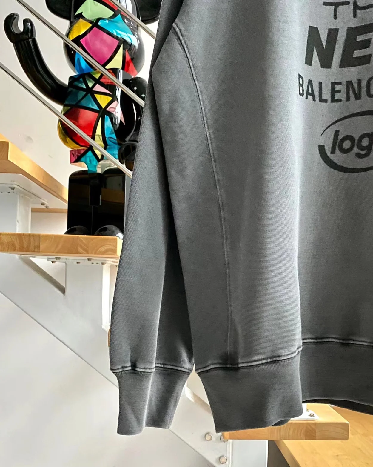 발렌시아가 THIS IS로고 스웨트셔츠