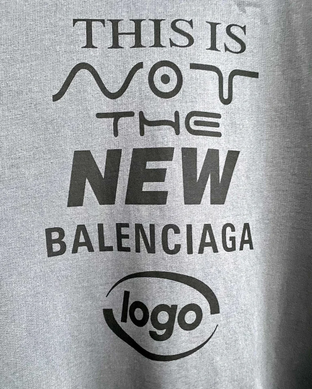 발렌시아가 THIS IS로고 스웨트셔츠