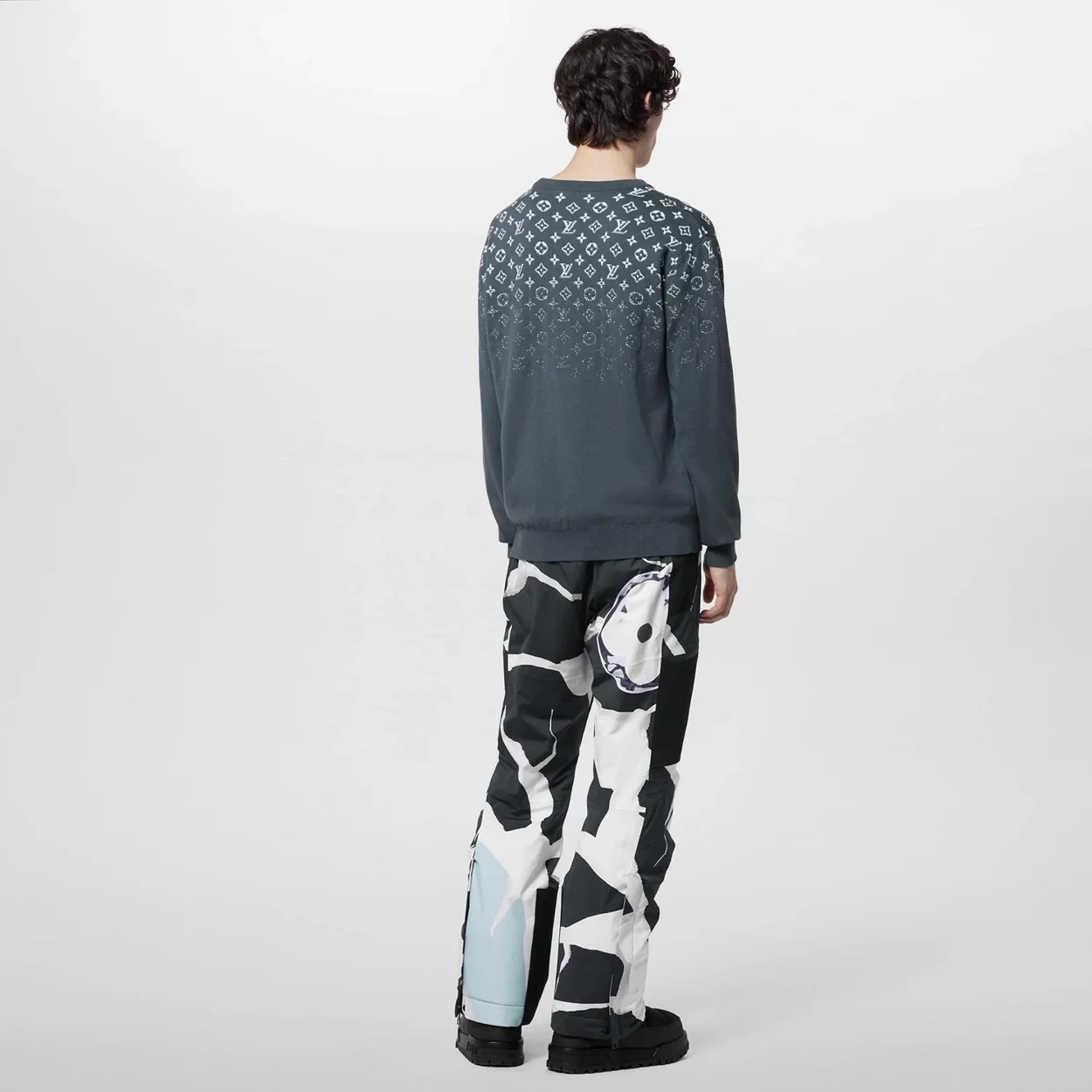 루이비통 그라디언트 코튼 크루넥 맨투맨 1AFAPQ