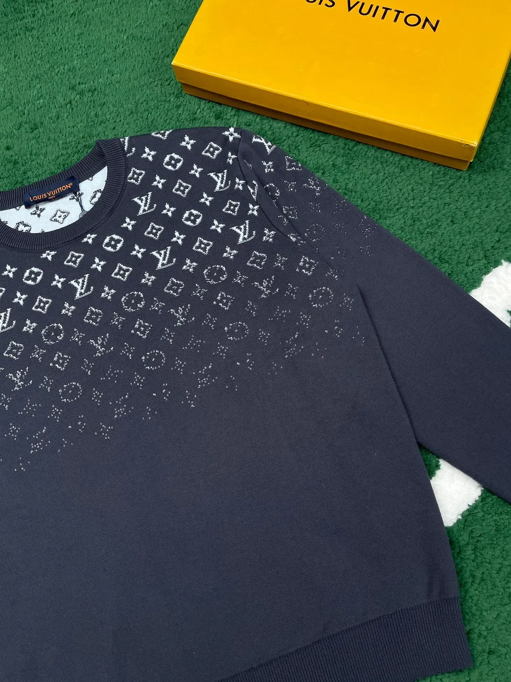 루이비통 그라디언트 코튼 크루넥 맨투맨 1AFAPQ