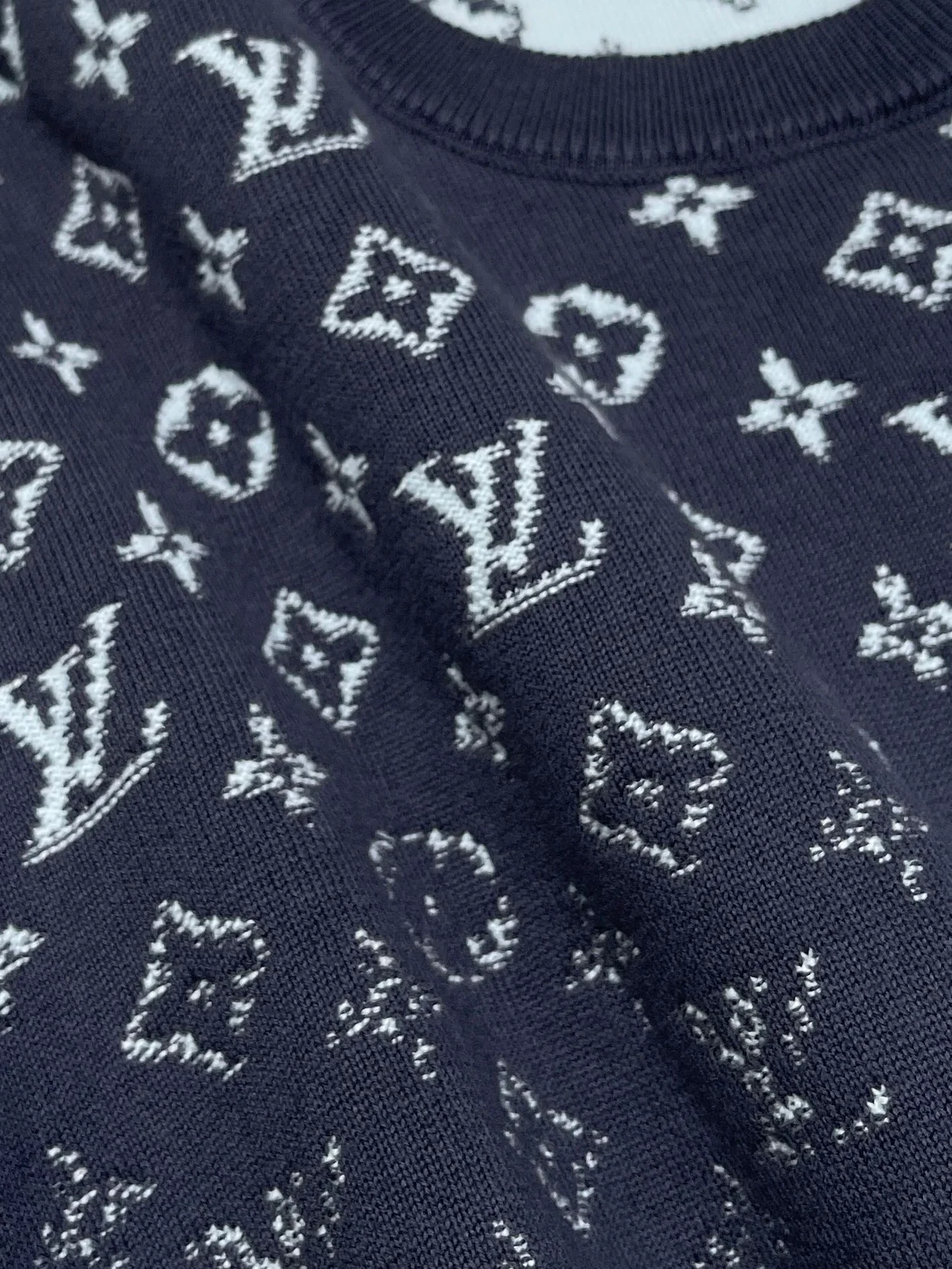 루이비통 그라디언트 코튼 크루넥 맨투맨 1AFAPQ