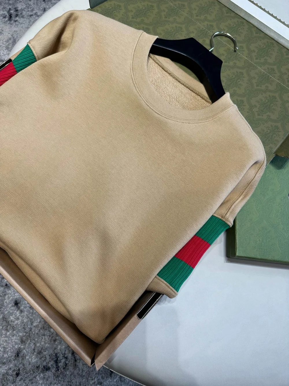 구찌 웹 슬리브 스웻 맨투맨