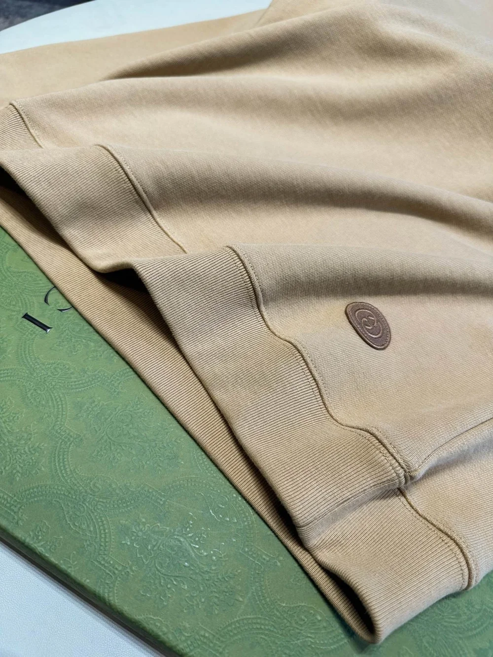 구찌 웹 슬리브 스웻 맨투맨