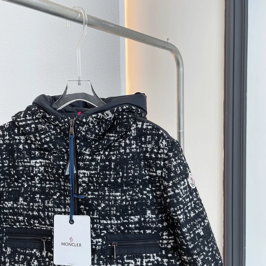 몽클레어 오렌지 쇼트 다운 자켓