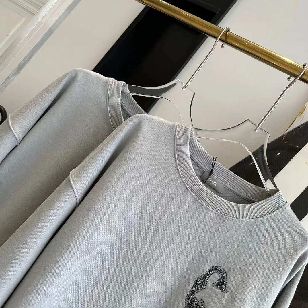 디올 인터레이스 자수 크루넥