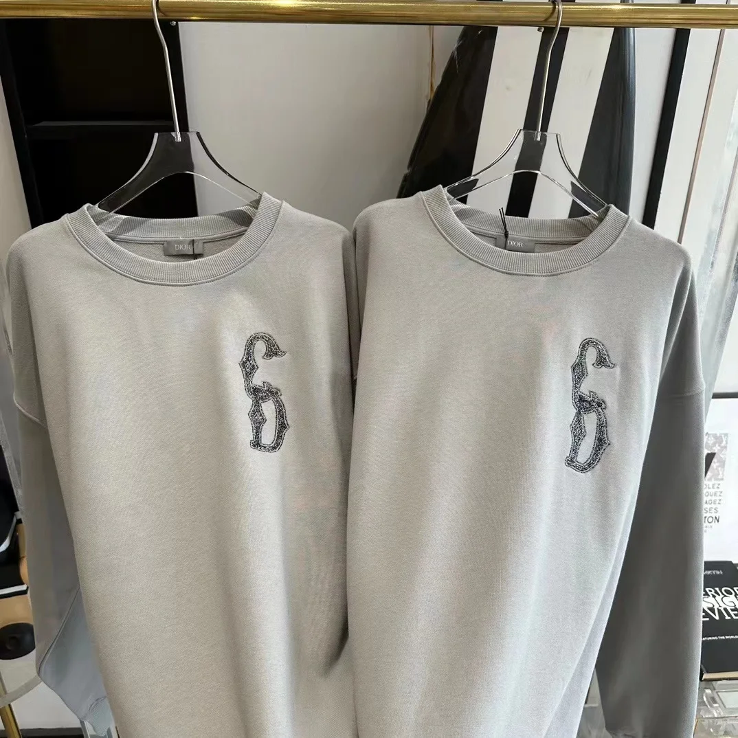 디올 인터레이스 자수 크루넥