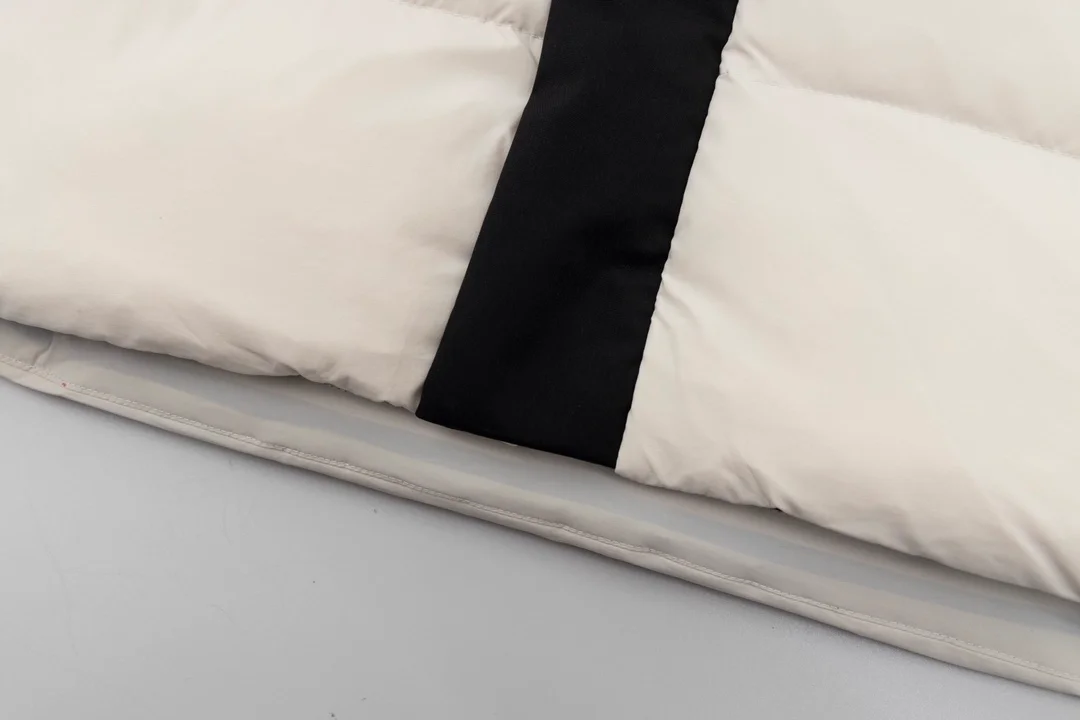 몽클레어 마데이라 쇼트 다운 자켓 화이트