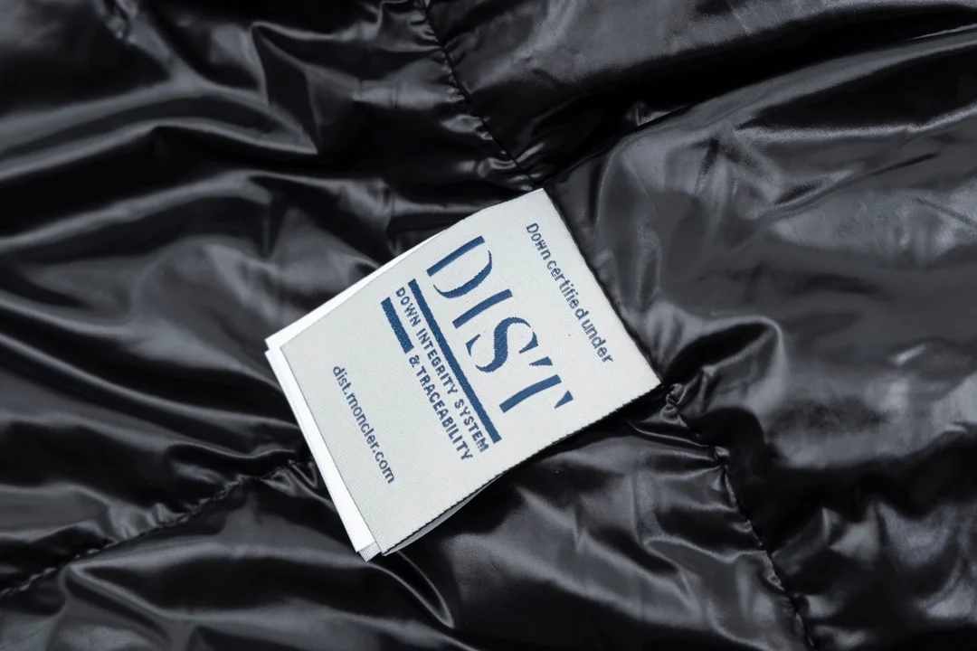 몽클레어 마데이라 쇼트 다운 자켓 블랙