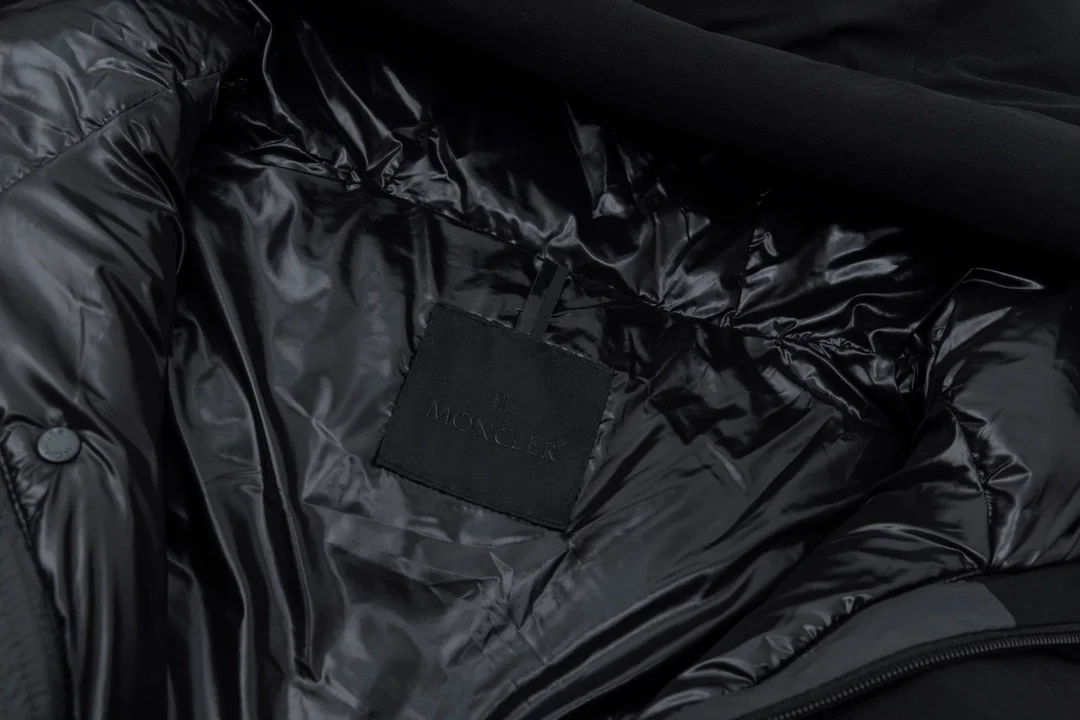 몽클레어 마데이라 쇼트 다운 자켓 블랙