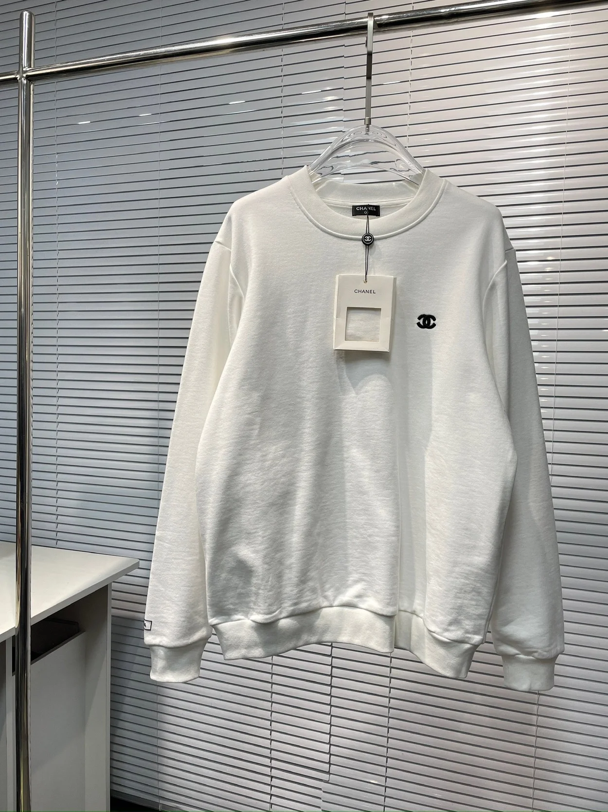 샤넬 로고 베이직 맨투맨