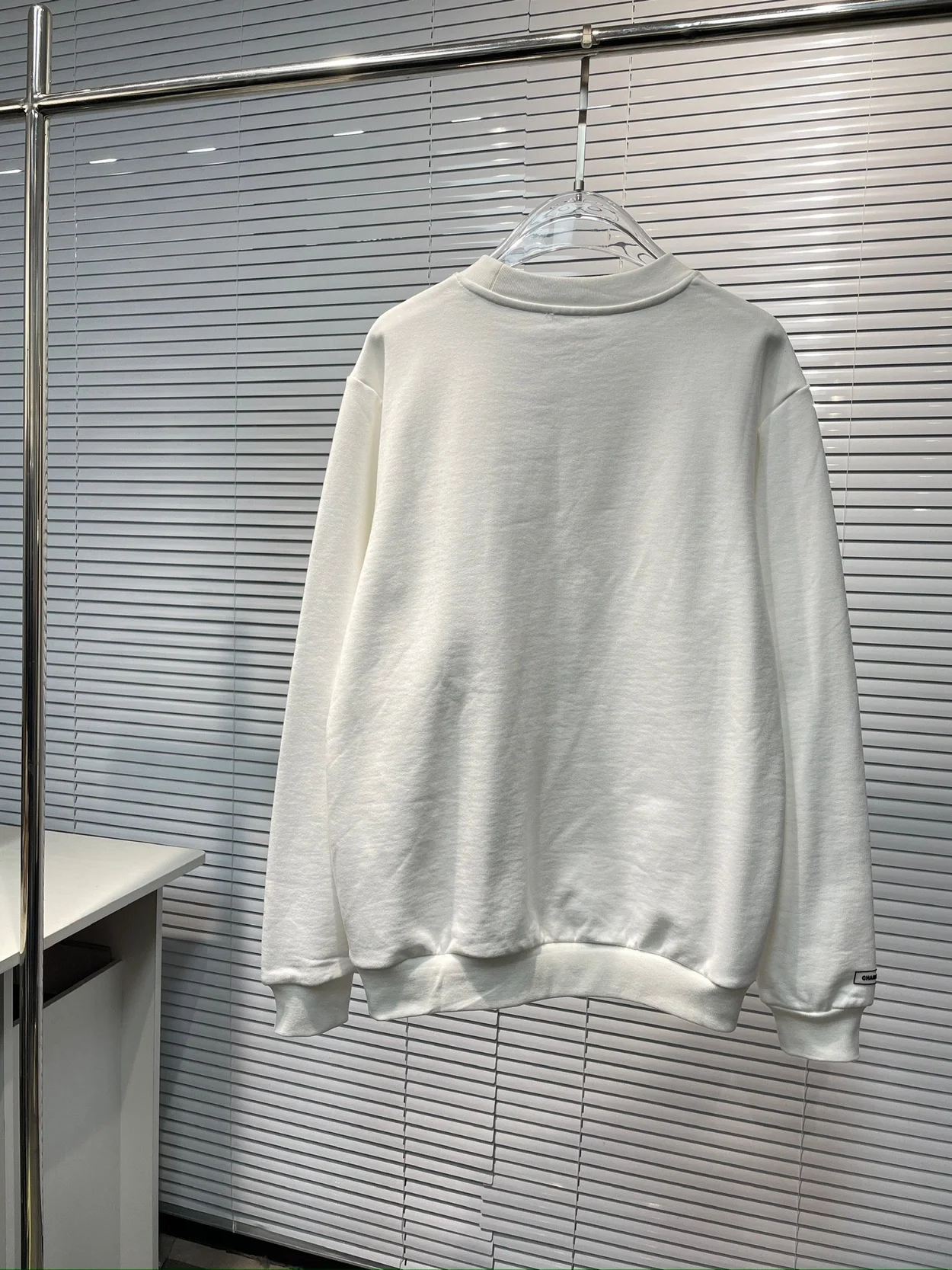 샤넬 로고 베이직 맨투맨