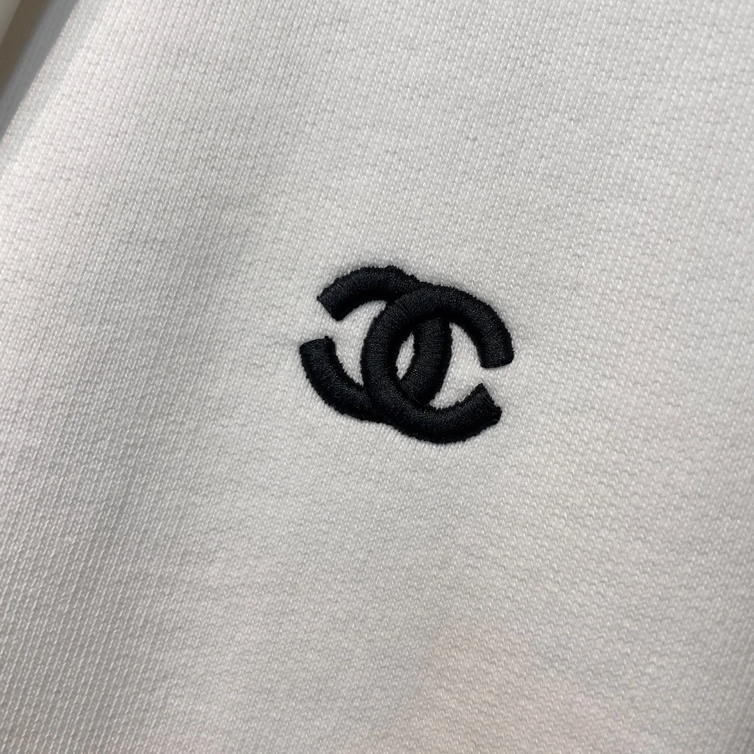 샤넬 로고 베이직 맨투맨