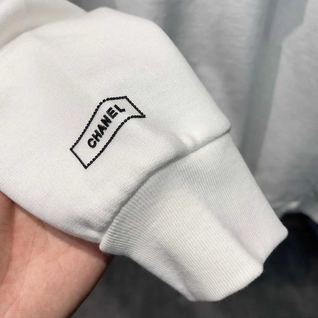 샤넬 로고 베이직 맨투맨