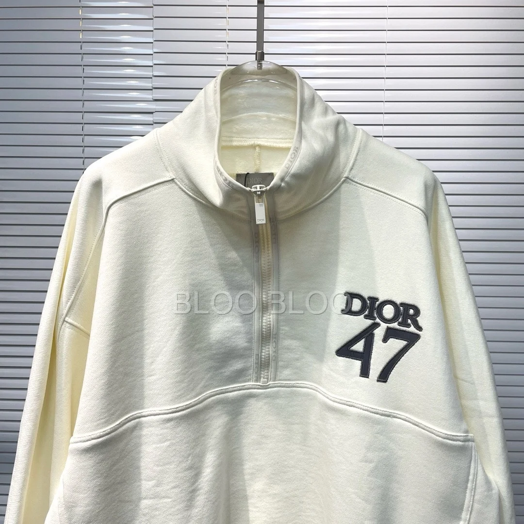 디올 레귤러 핏 스탠드 칼라 스웨터 화이트